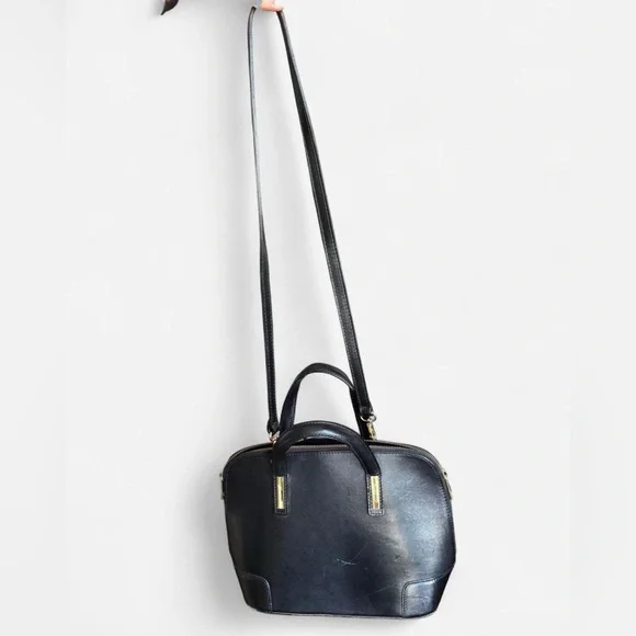 Vera Pelle Black 100% leather cross body bag with gold hardware and zip closure - Picture 3 of 8